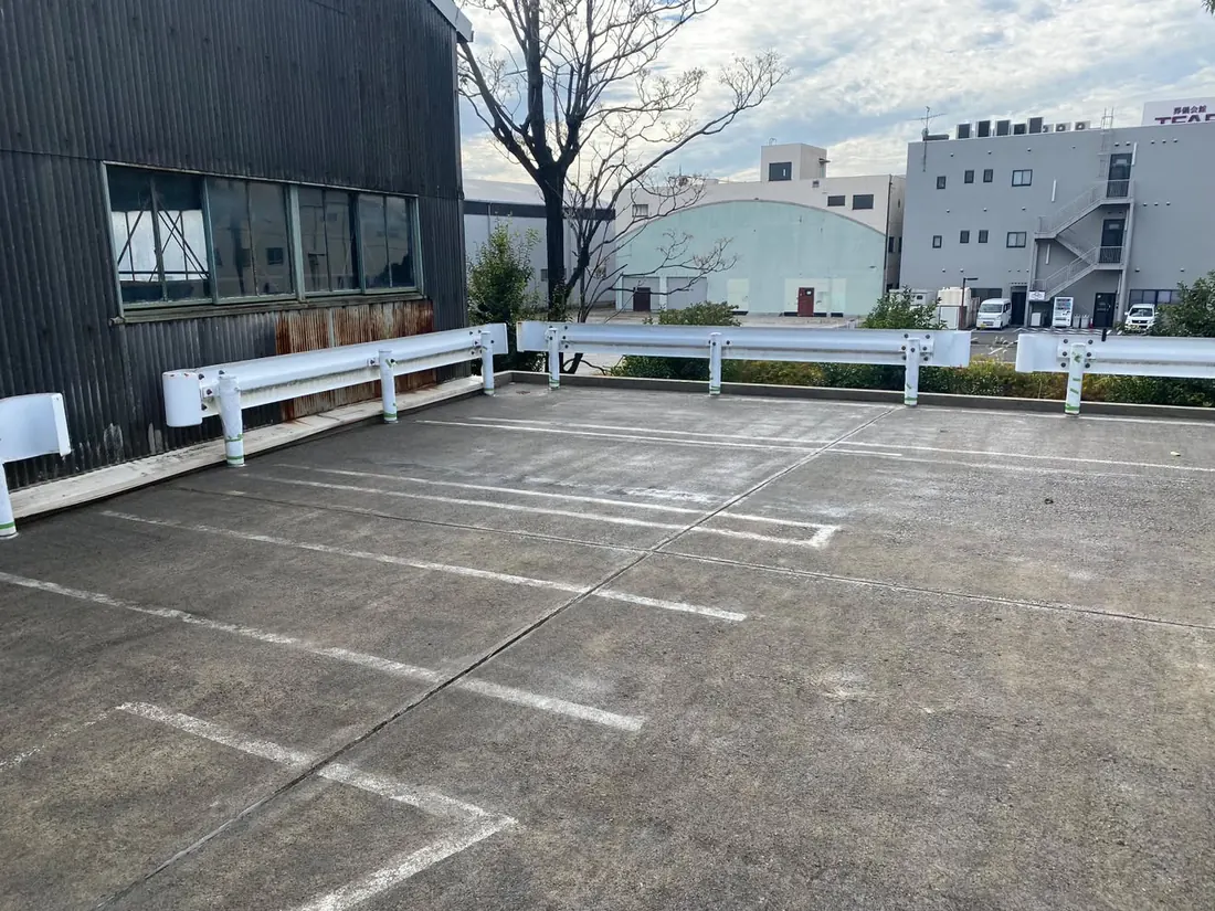 施工前の屋上駐車場